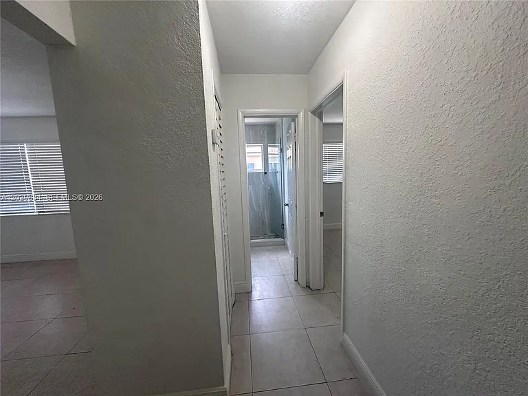 2806 SW 35th Ave #1 — Photo 18