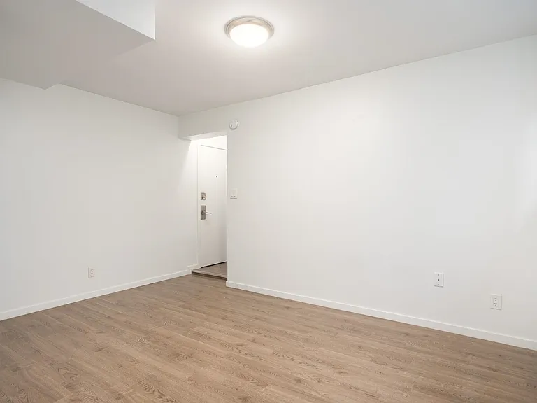 1445 W 11th Ave #11 — Photo 4