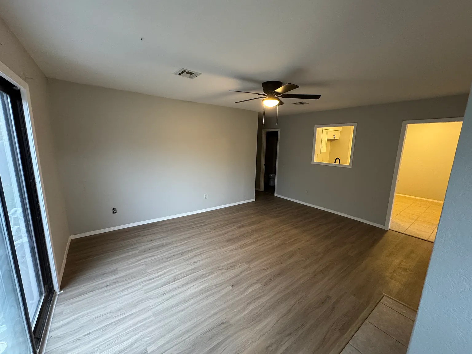 1033 N Narcissus Ave — Photo 2
