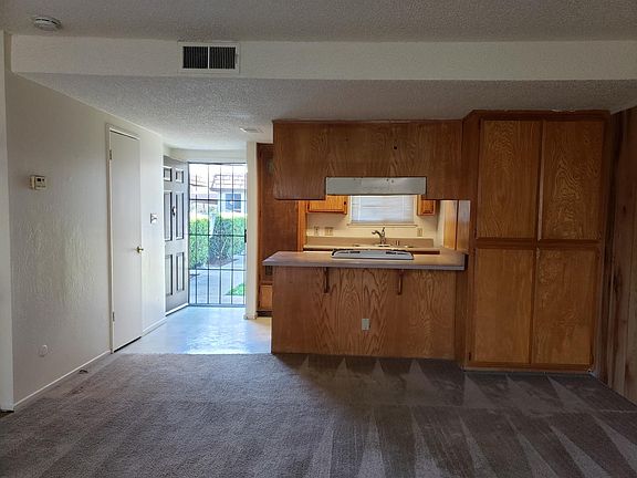 4th image of 5620 Hillsdale Blvd