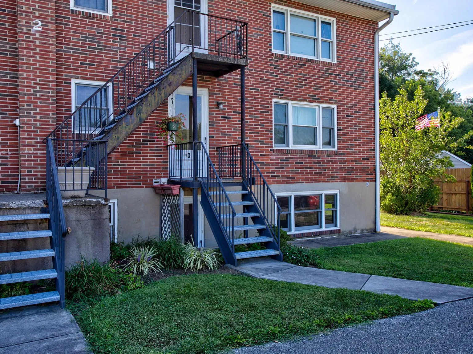 2 Park Circle Dr — Photo 4
