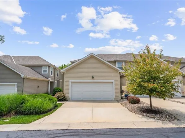 8958 Boehm Dr, Lenexa, KS 66219