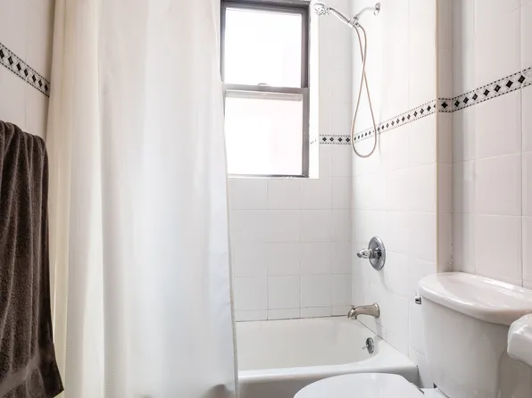 750 Riverside Drive image 9 of 10