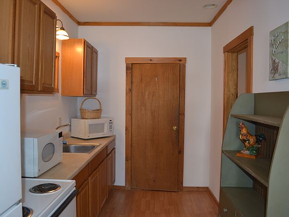 3rd image of 4 Horicon Avenue