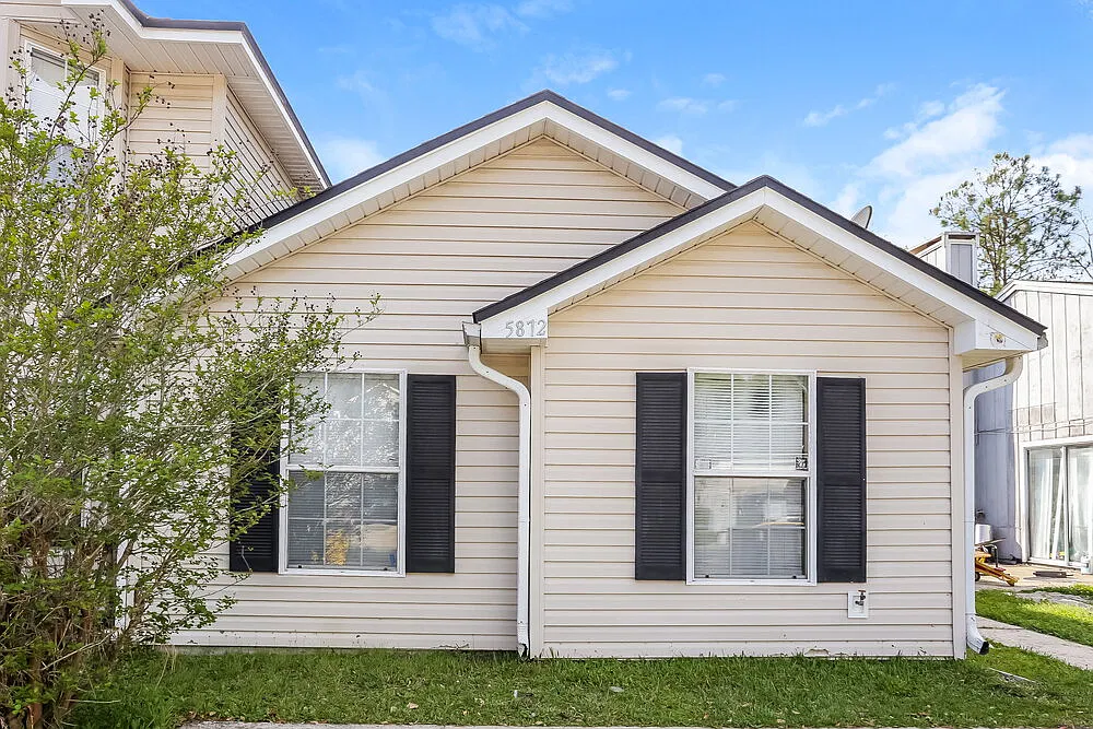 3 bed, 2.0 bath, 1195 sqft, $1,420 — Photo 1