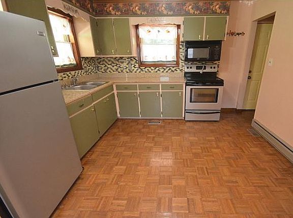 3rd image of 130 Blakemore Cir