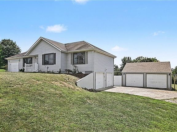 3rd image of 31455 Lyman Ln