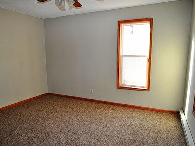 4th image of 896 Rose Ave E