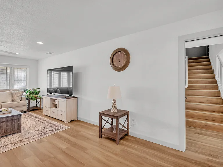 2204 Delwin Cir — Photo 16