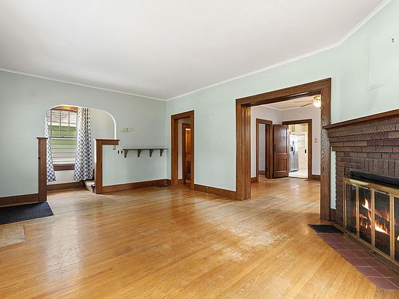4th image of 4121 Indiana Ave