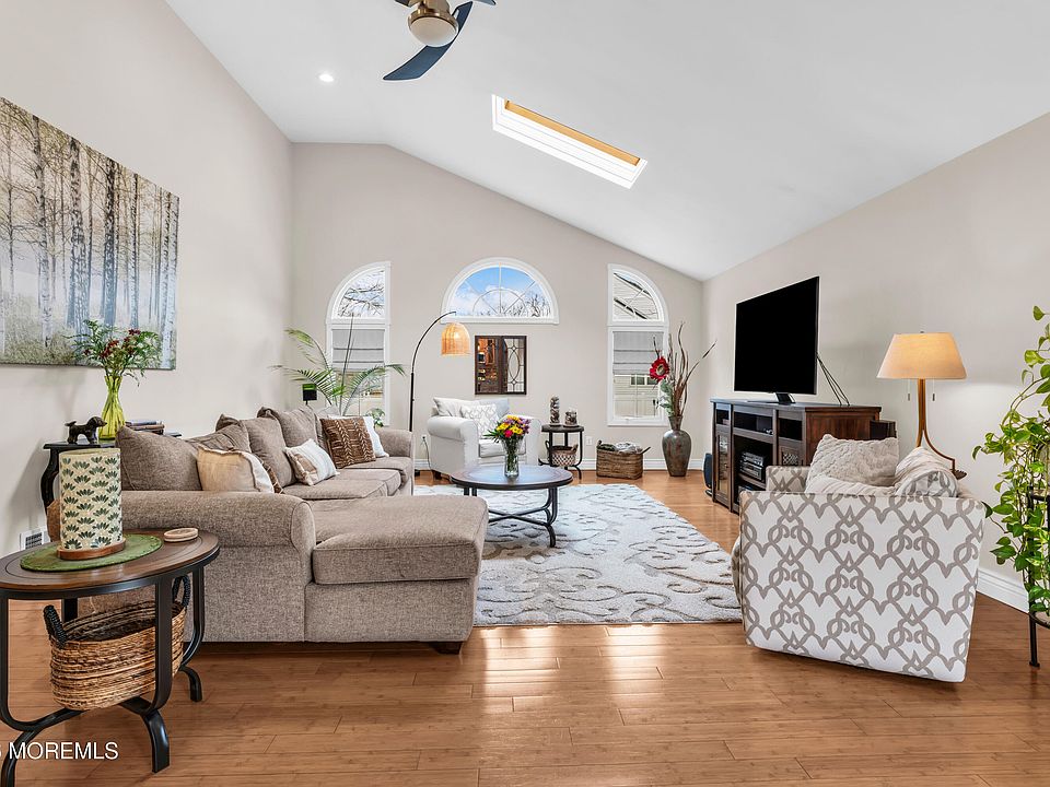 1st image of 978 Feathertree Drive