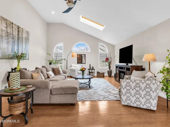 978 Feathertree Drive, Toms River, NJ 08753