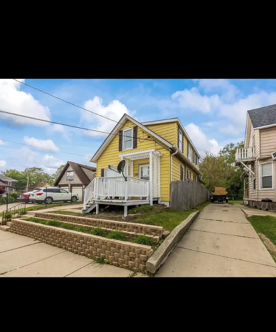 2 bed, $950 — Photo 1