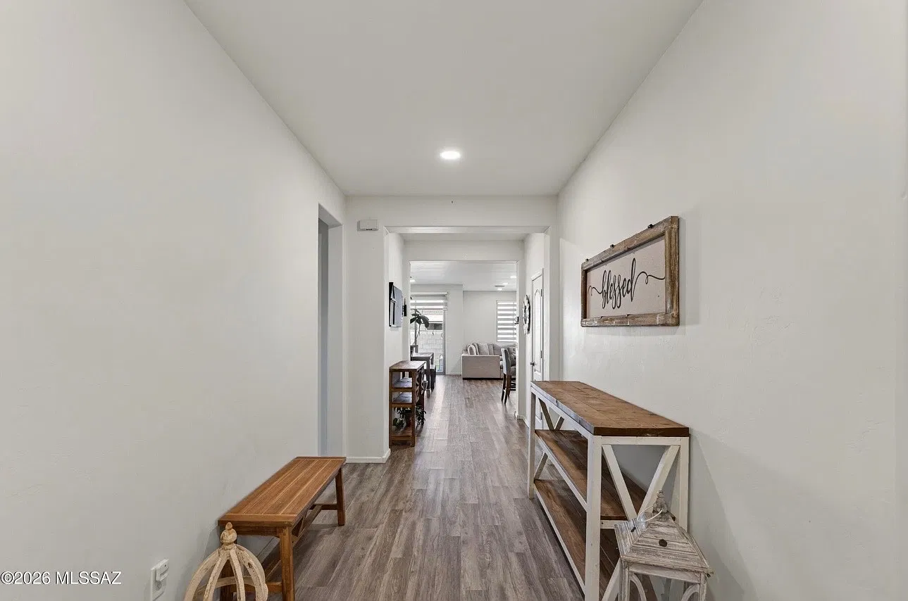 4 bed, 2375 sqft, $2,500 — Photo 2