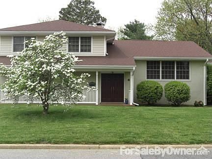 291 Halsey Road : Large front yard