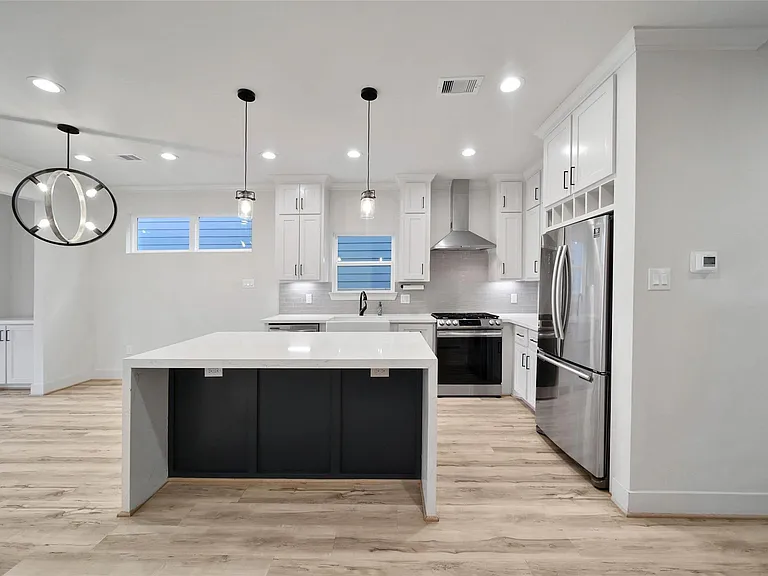 3322 Delhi St — Photo 5