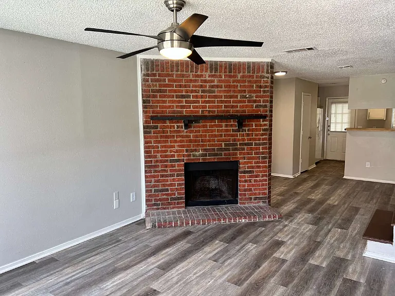 10500 Lake June Rd #I7 — Photo 2