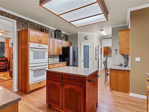 4th image of 2296 Stratford Grace