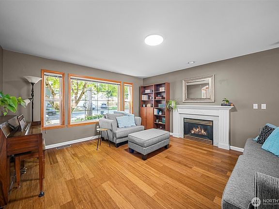 5th image of 2114 Kempton Street SE