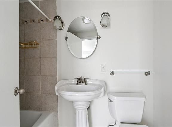 5th image of 4409 Carondelet St #B
