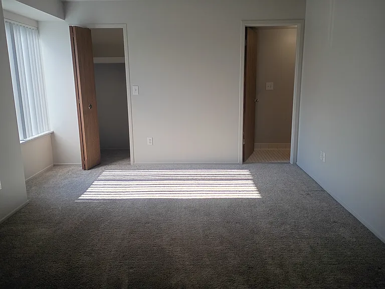Prentiss Pointe Apartments — Photo 302
