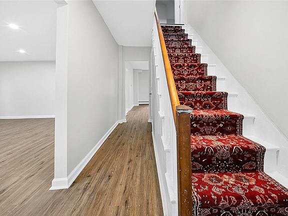 Welcome to 1904 Preble Road! A welcoming front foy