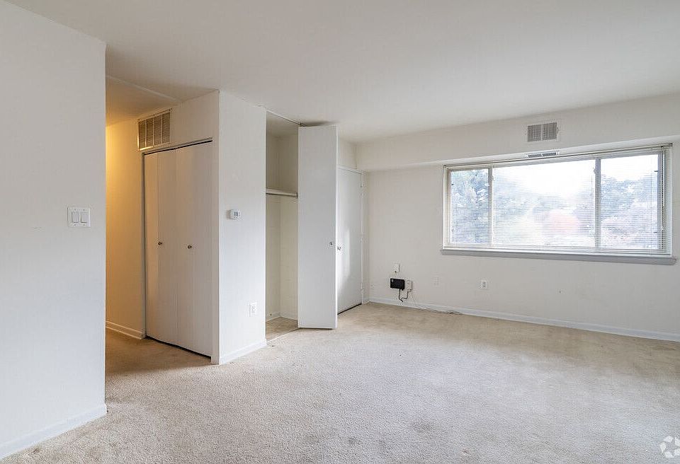 Living Area-Classic (2BR, 1BA)