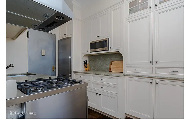 Sold by Douglas Elliman | media 16