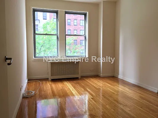 Rented by NYC Empire Realty Inc | media 28