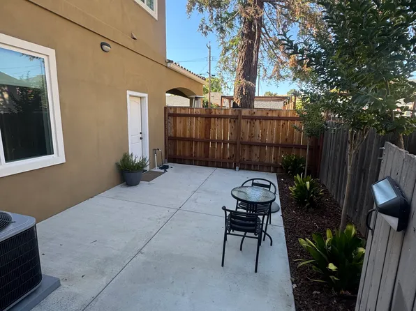594 5th St, Hollister, CA 95023