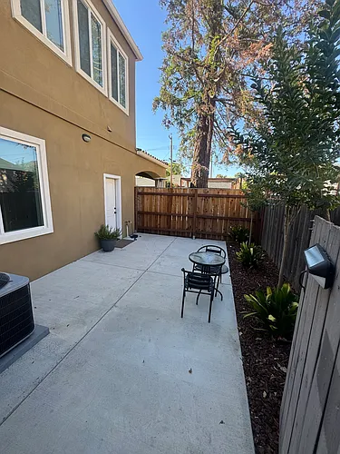 594 5th St Photo 1