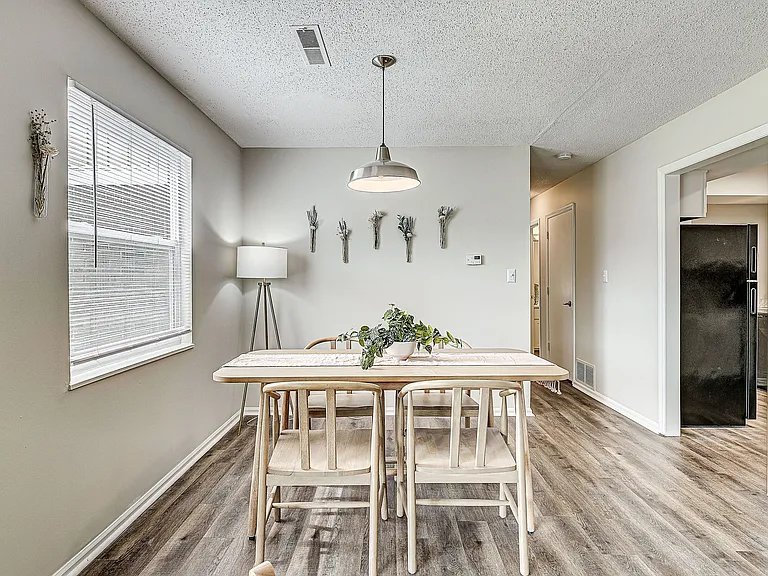 Stonehedge Apartments — Photo 7