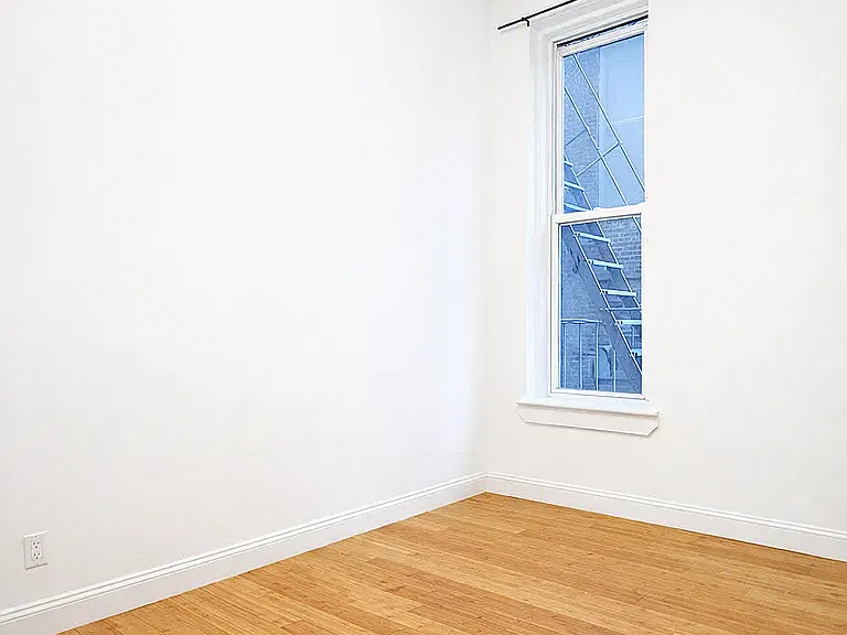 225 E 14th St #1-D — Photo 4