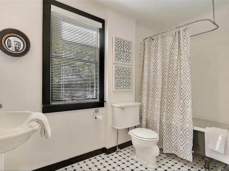 917 W Emerson St — Photo 10