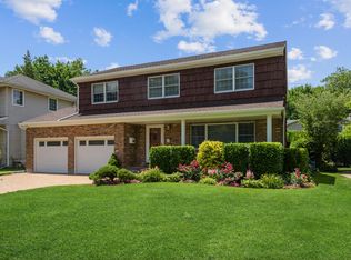 61 High St, Williston Park, NY 11596