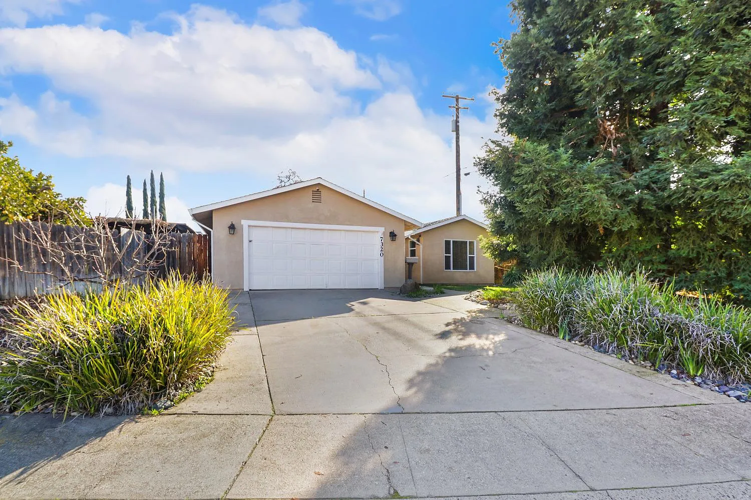 7320 Black Oaks Way photo 1