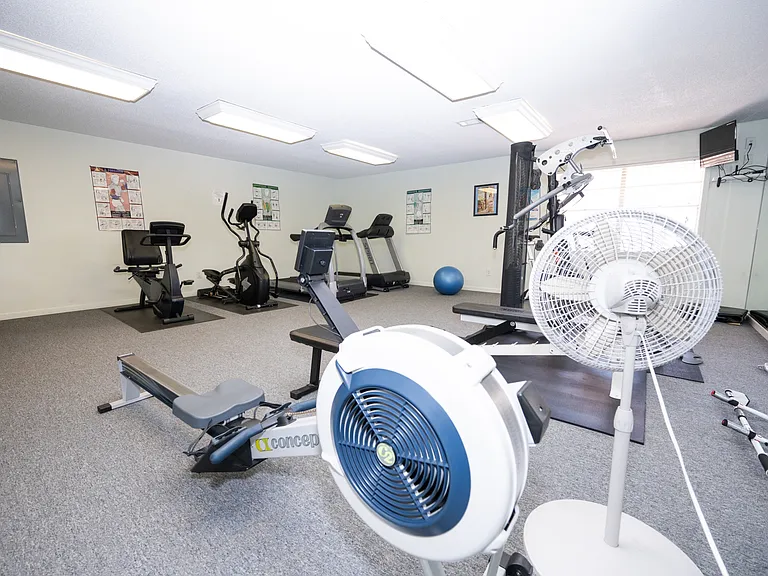 415 Parkdale Dr #18C — Photo 32
