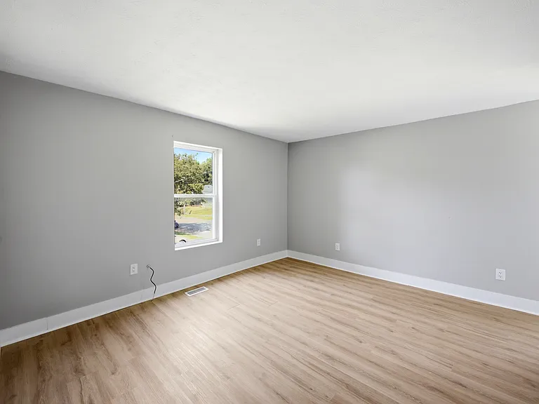 617-619 E 4th St #617 — Photo 32