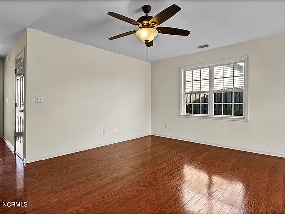 4th image of 1332 Parkland Way