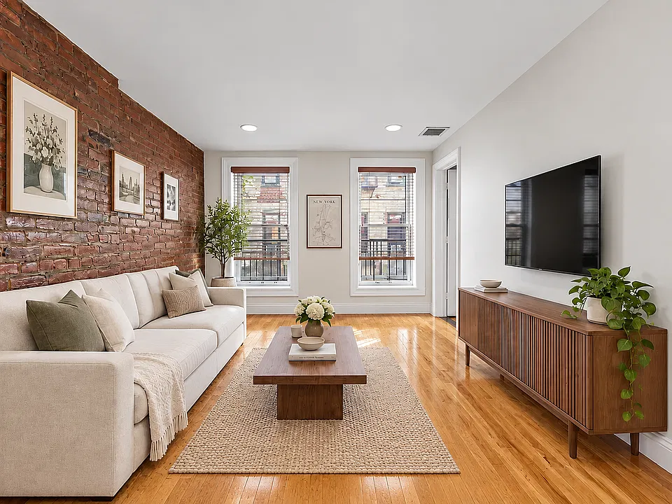 222 E 18th St #4C