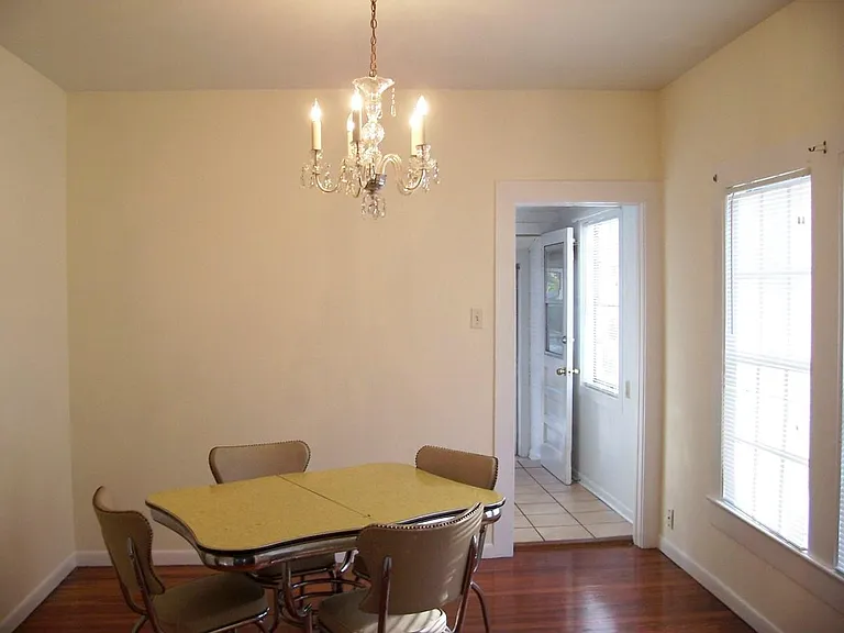 912 W Henry Ave — Photo 5