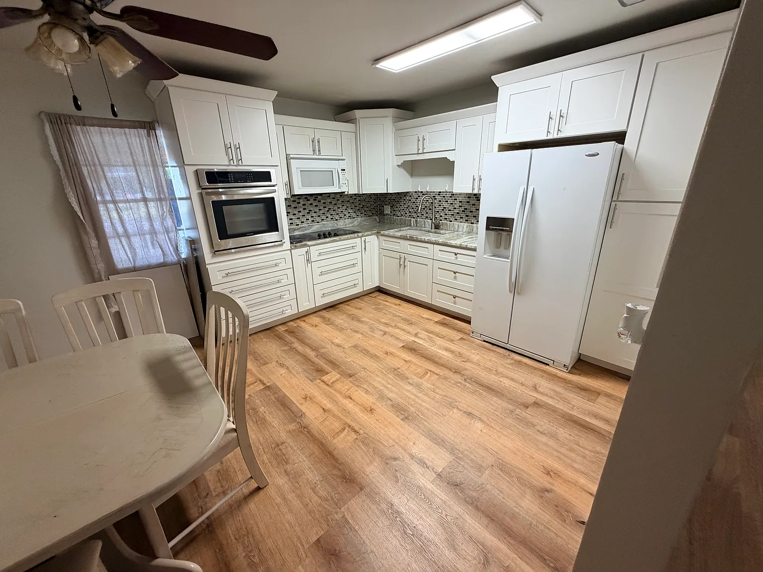 3 bed, 1295 sqft, $2,300 — Photo 3