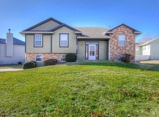 800 SW Country Hill Dr, Grain Valley, MO 64029