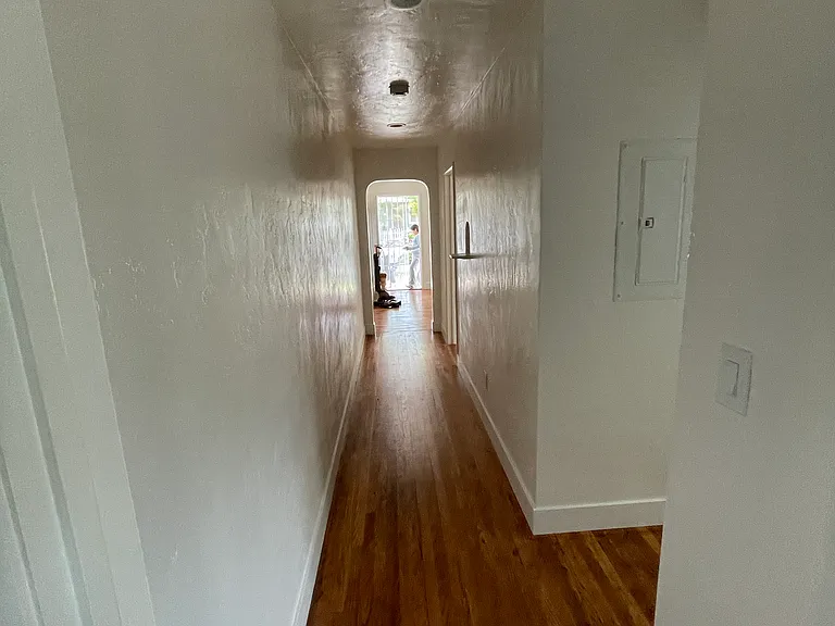 243 E 6th St — Photo 5