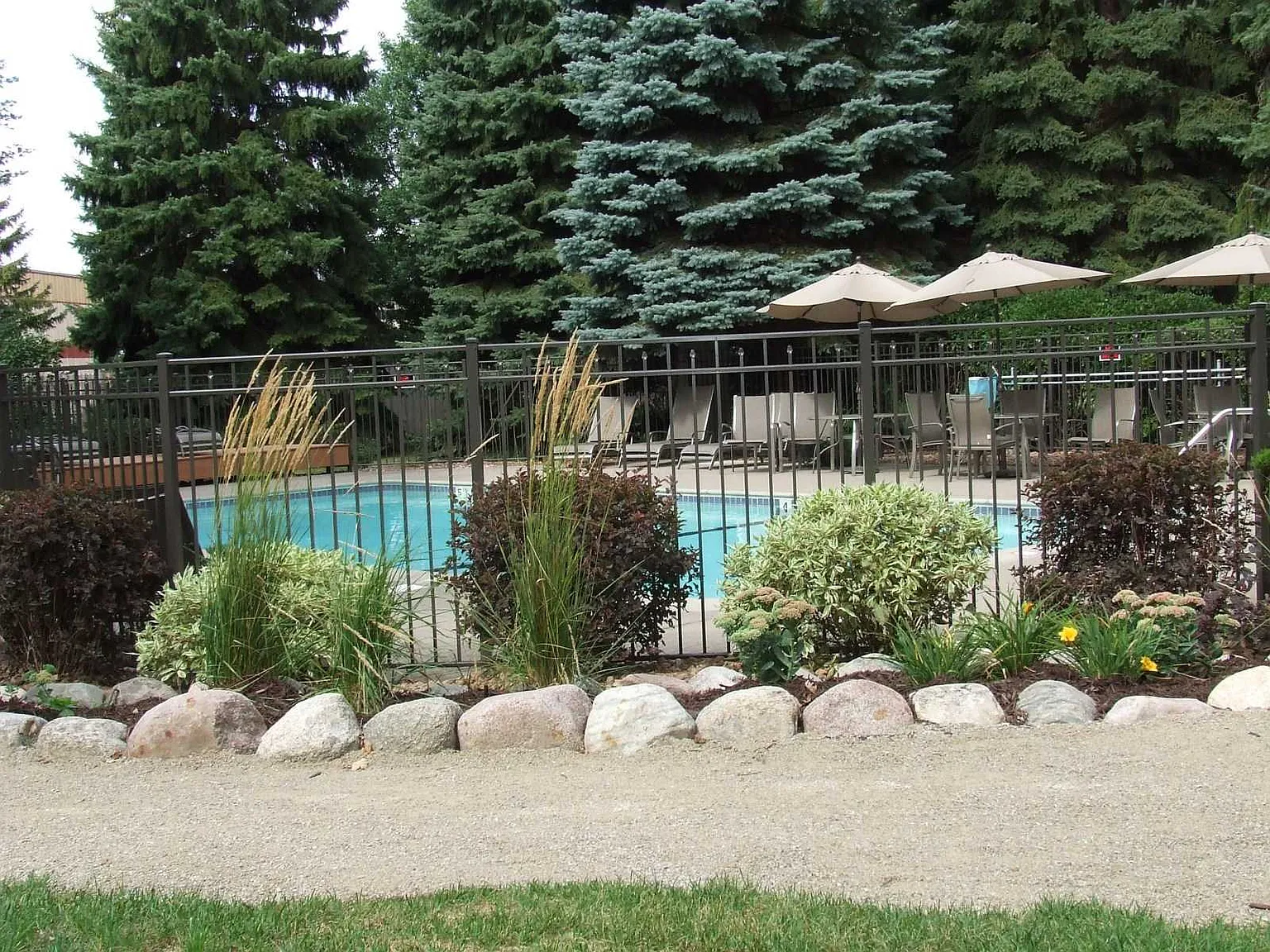 Summit Oaks Apartments — Photo 4