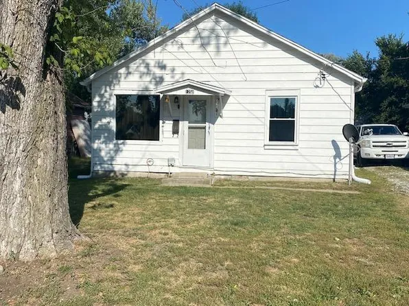 1258 S Highland Ct, Marshall, MO 65340