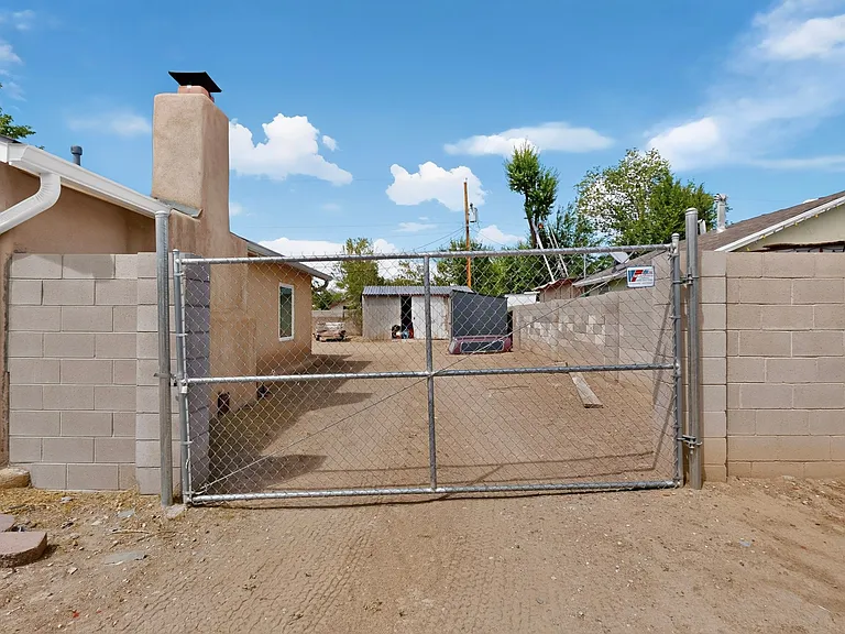823 San Lorenzo Ave NW — Photo 37