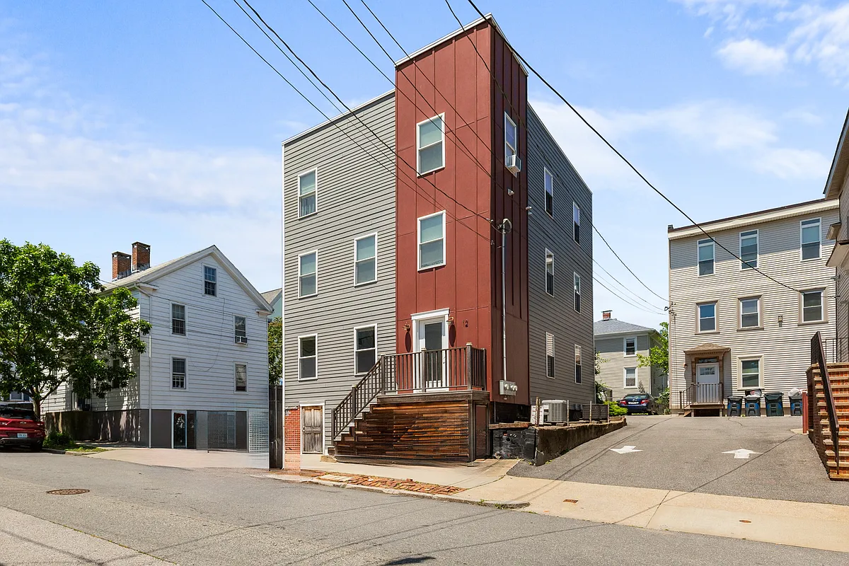 Photo 1 of 10 - 12 Trenton St #C - Providence, RI Primary Photo - 12 Trenton St #C