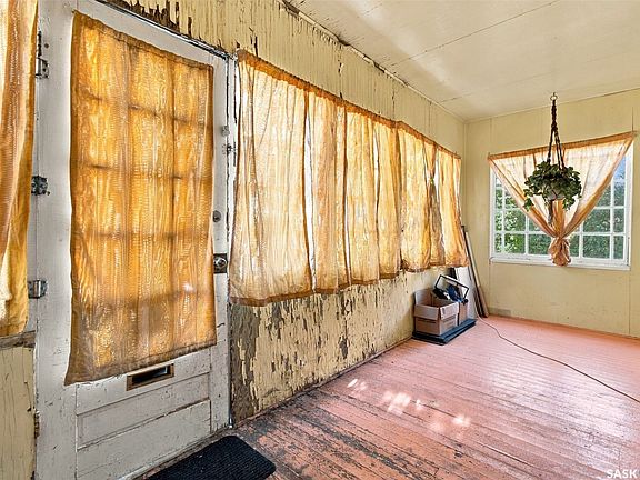 3rd image of 1371 Princess Street