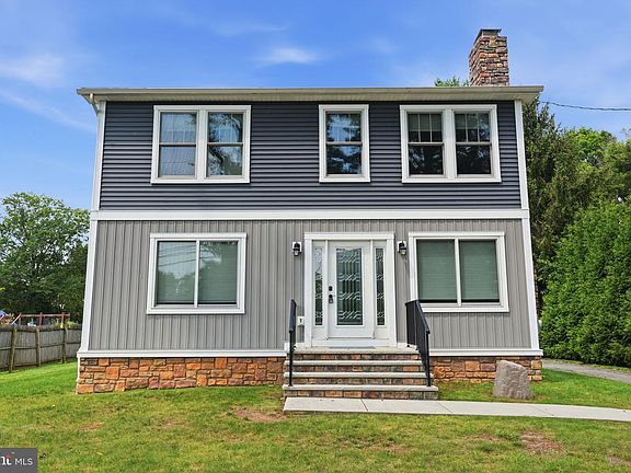 2nd image of 1633 Reed Rd